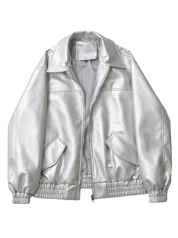 Casaco Feminino Curto em Faux Leather com Toque Vintage