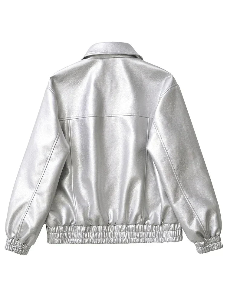Casaco Feminino Curto em Faux Leather com Toque Vintage