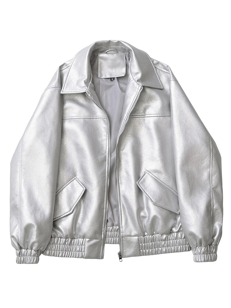 Casaco Feminino Curto em Faux Leather com Toque Vintage