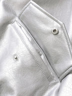 Casaco Feminino Curto em Faux Leather com Toque Vintage